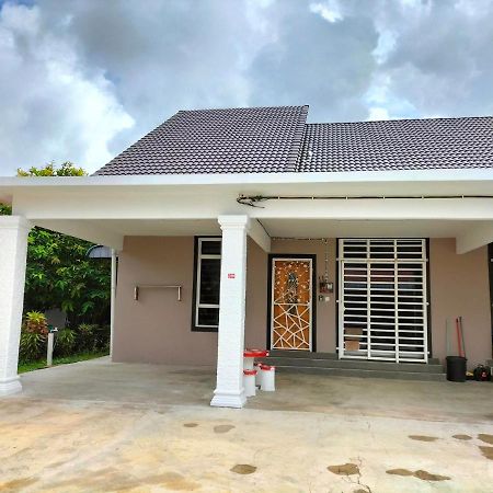 Wipah Guest House In Kampung Lundang, Кота-Бару Экстерьер фото
